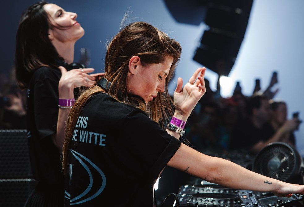 Mulheres na Eletrônica: Quem Está Moldando a Nova Era